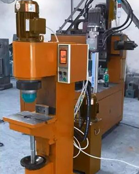 鉚接機廠家有哪些規(guī)格型號？